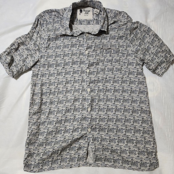 Vintage Silk Mens White Geometric Design AOP Short Sleeve Shirt Sz Large Resort‎ - Picture 1 of 5